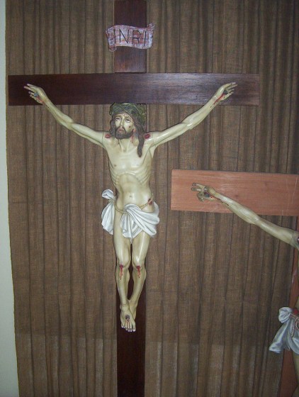 _Crucifix_w_wood_62642419273f0